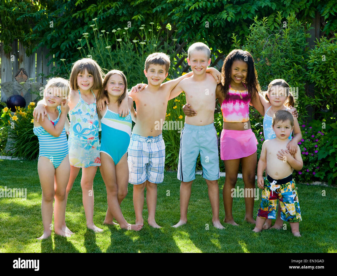 Niñas en de baño de 11 años fotografías e imágenes de alta resolución - Alamy