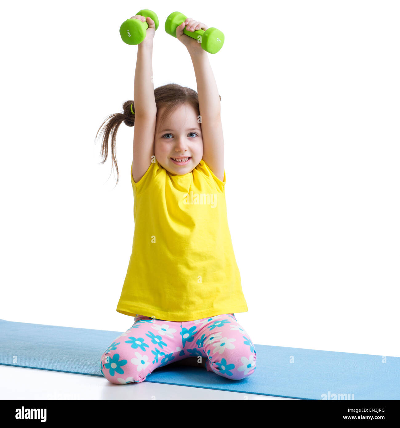 Niño activo ejercicio aislado sobre fondo blanco. Foto de stock