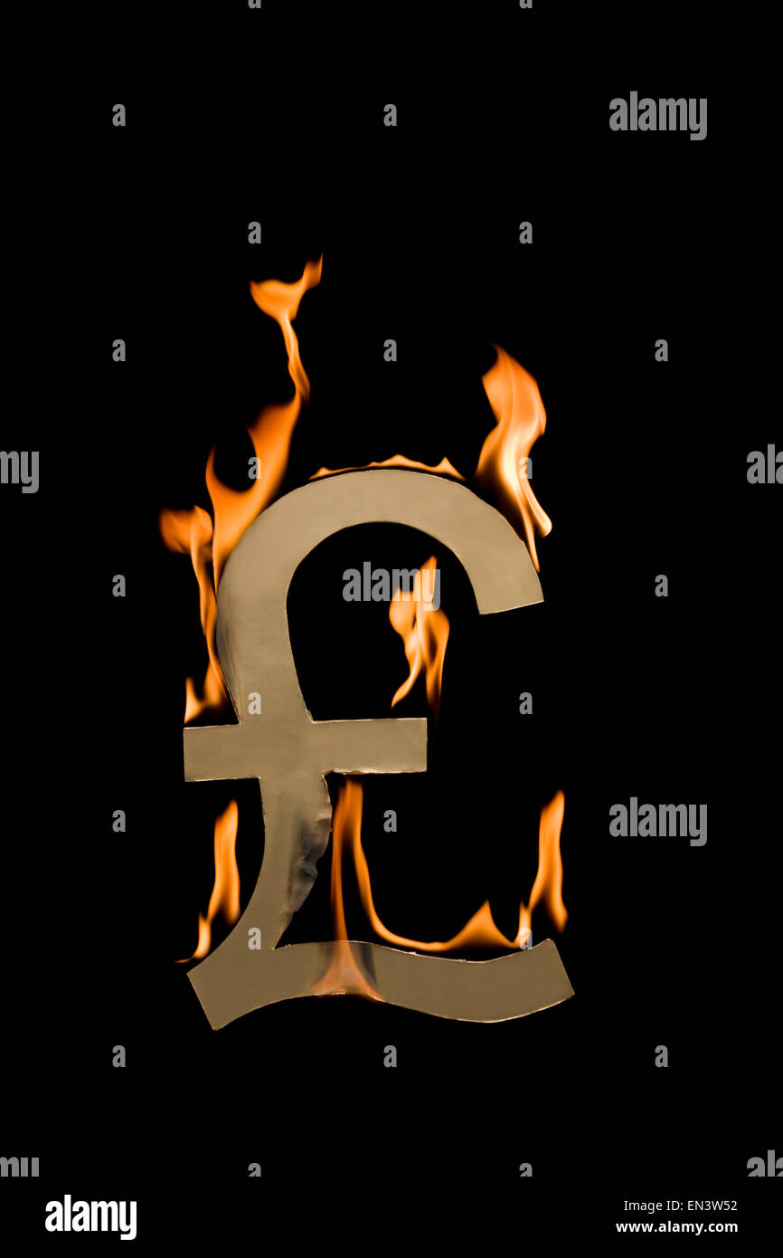 Símbolo de moneda en el fuego Foto de stock