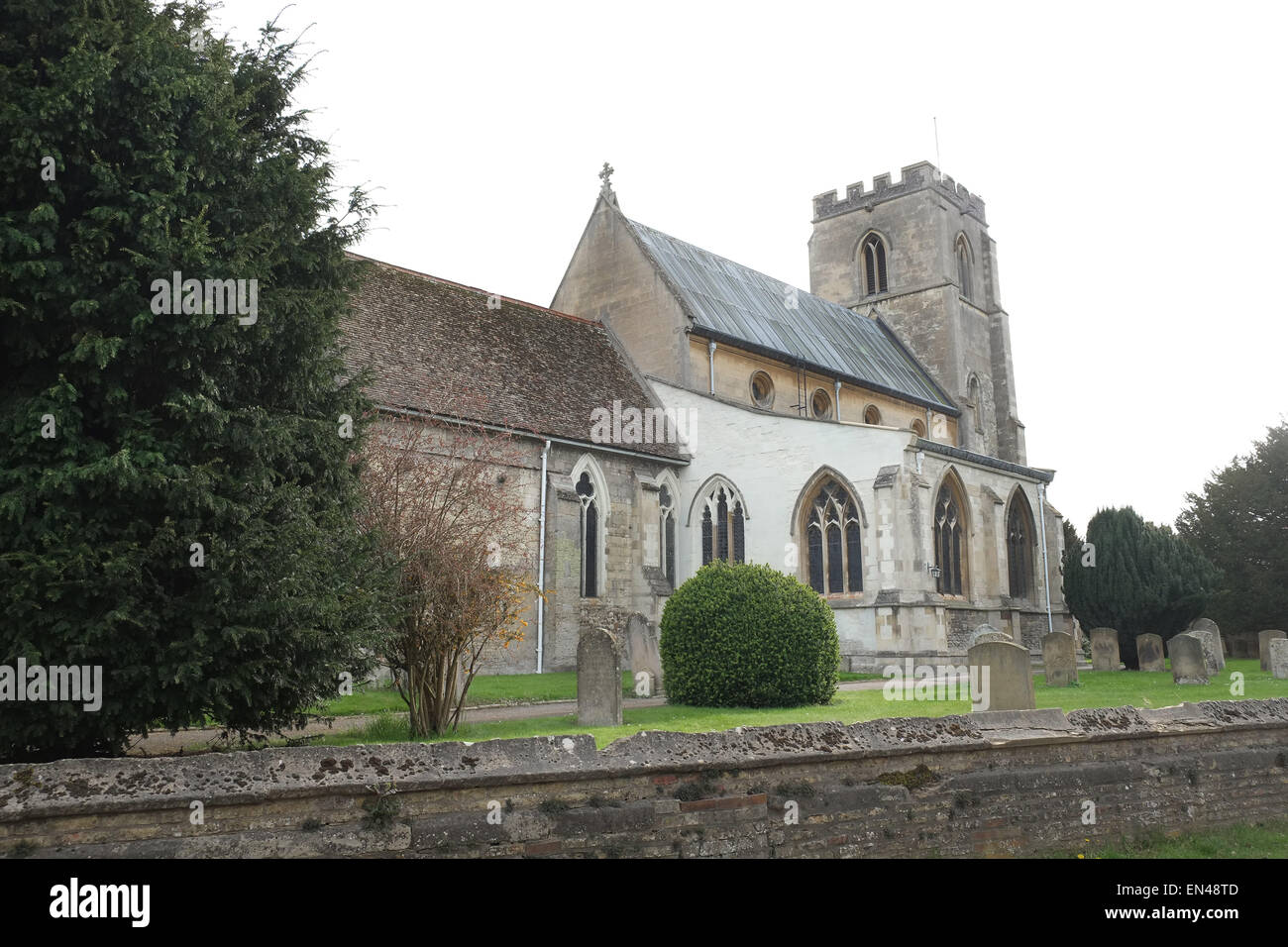 Iglesia parroquial Trumpinton cerca de Cambridge, 25 de abril de 2015 Foto de stock