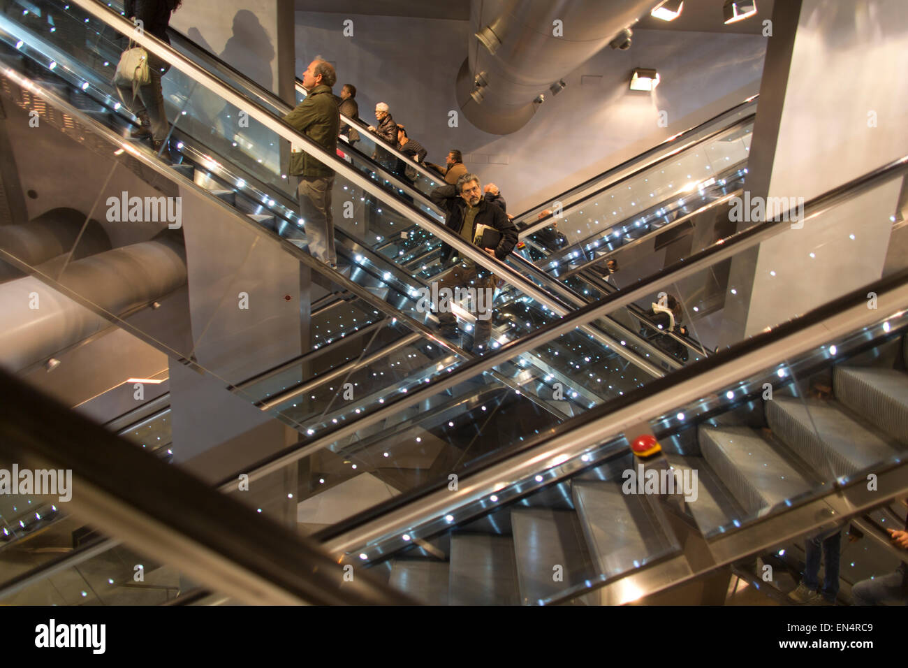 Estación de tren y metro de Garibaldi, Nápoles Fotografía de stock Alamy