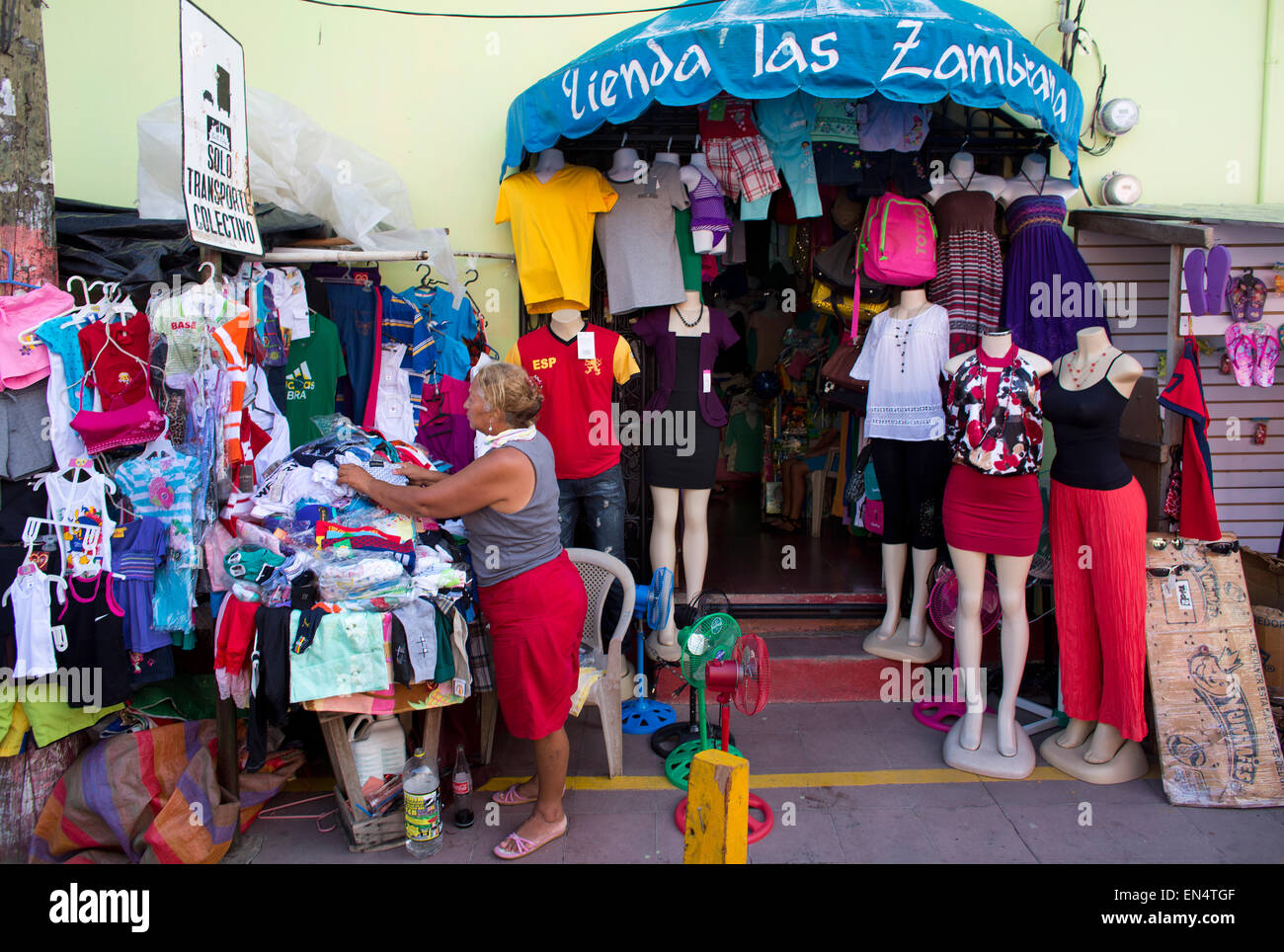 Tienda de ropa en Nicaragua Fotografía de stock - Alamy