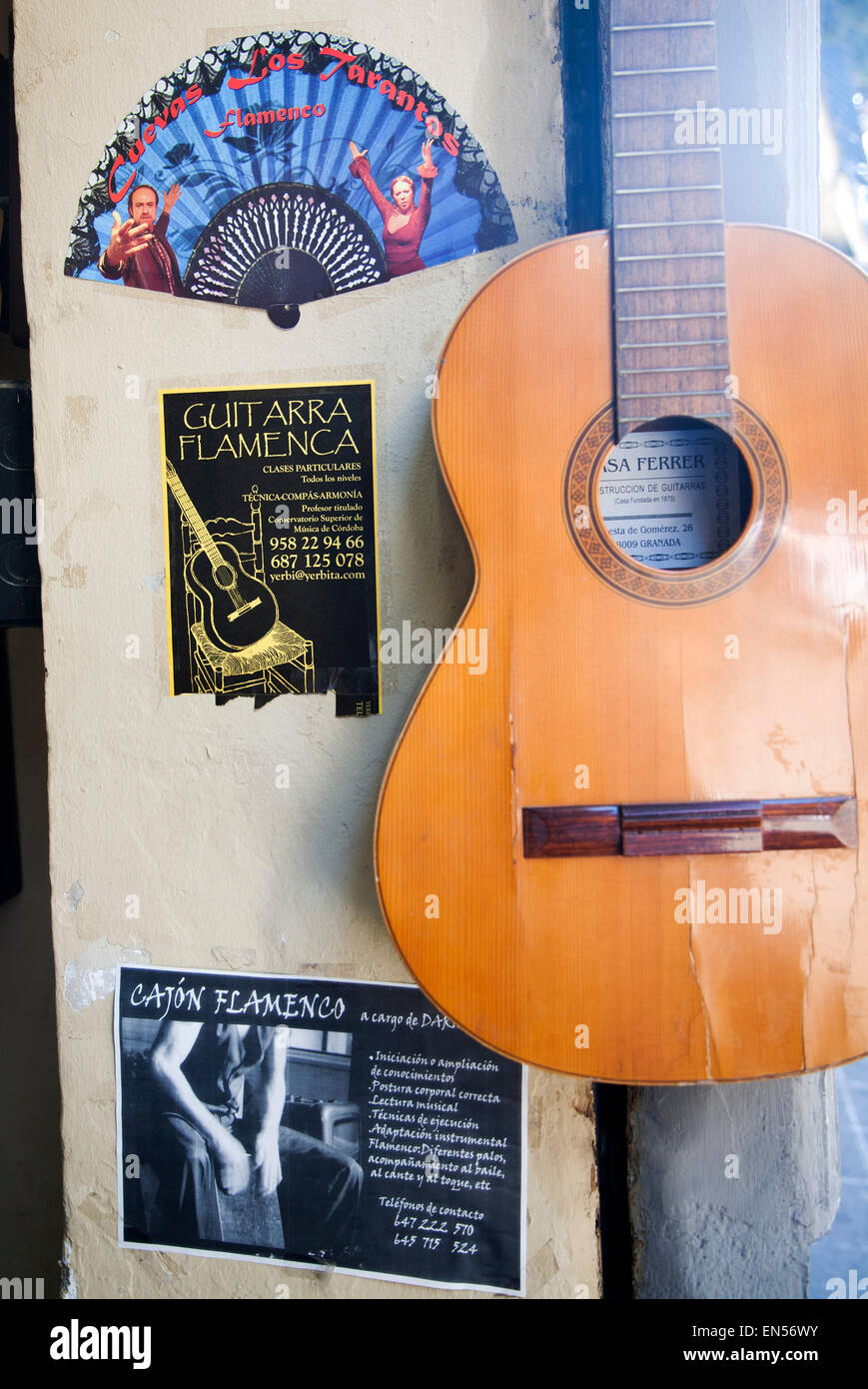 Creador de la guitarra flamenca, tienda de la ciudad de Granada, España  Fotografía de stock - Alamy
