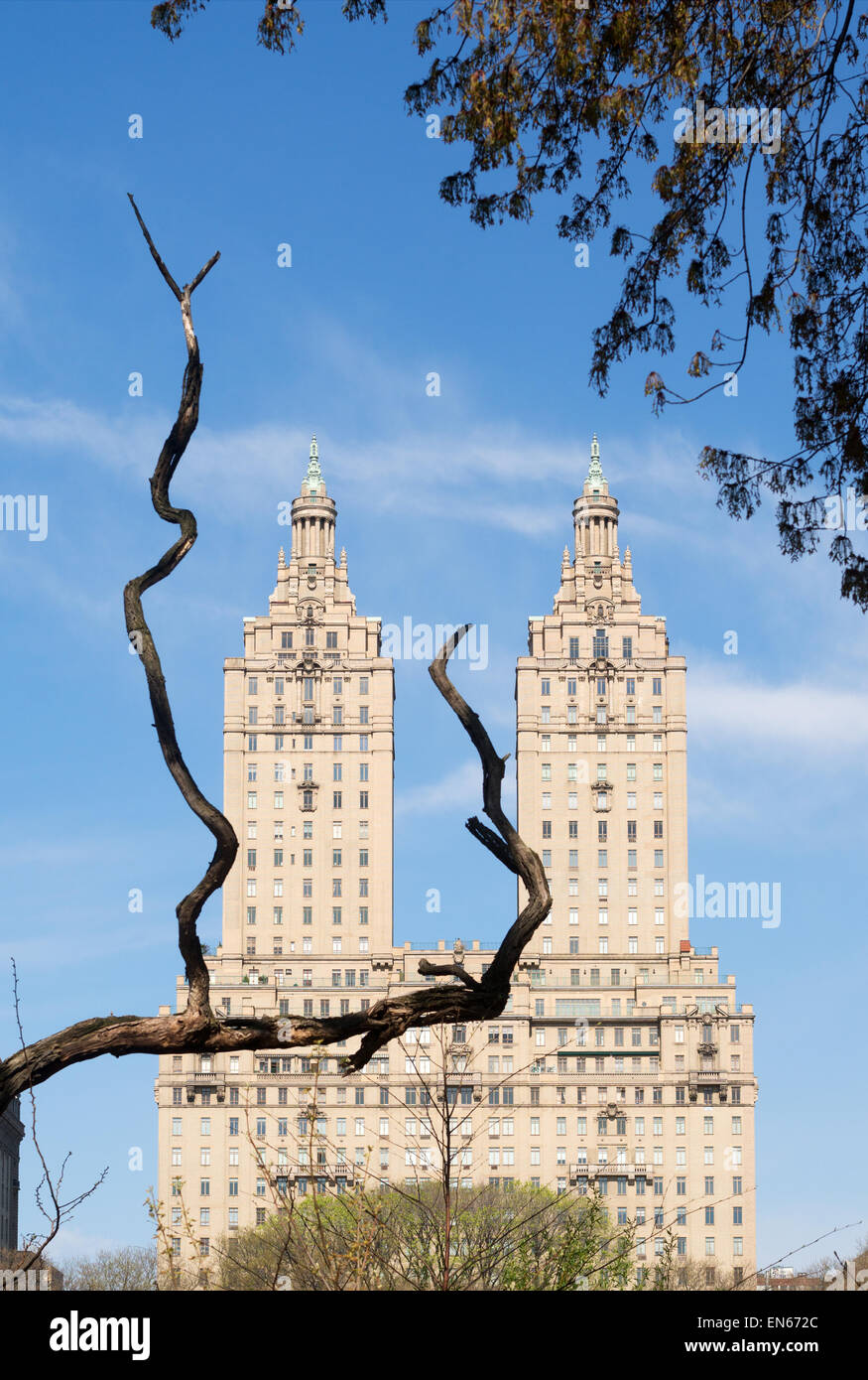 El edificio San Remo, visto desde Central Park, Manhattan, Ciudad de Nueva York, EE.UU. Foto de stock