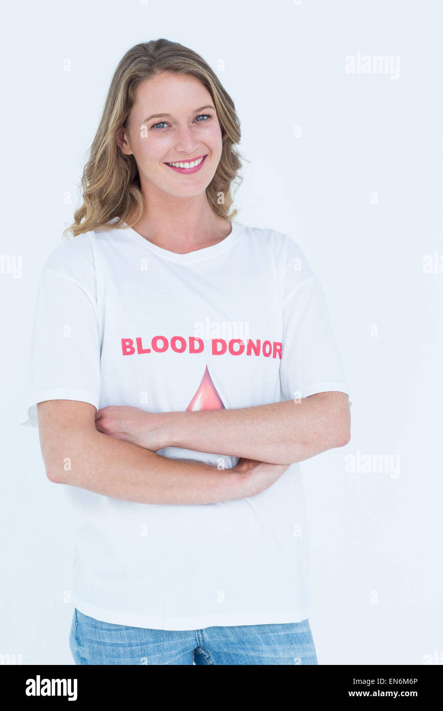 Los donantes de sangre de pie con los brazos cruzados Foto de stock