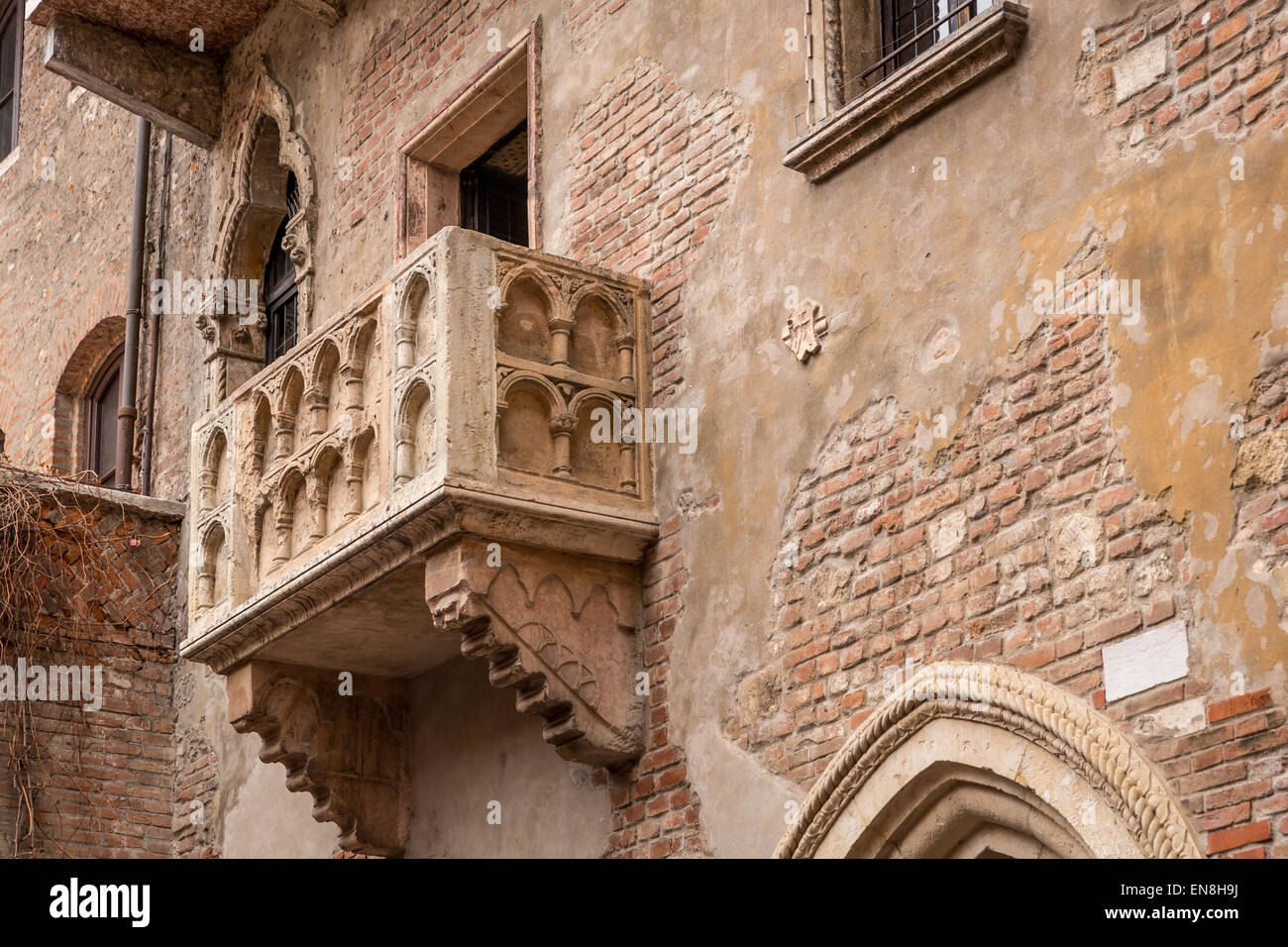 El balcón de Julieta, Verona, Sitio del Patrimonio Mundial de la UNESCO, Veneto, Italia Foto de stock