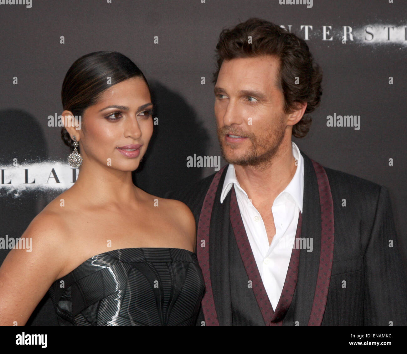 Interstellar estreno en el Teatro Chino TCL con: Camila Alves McConaughey, Matthew McConaughey donde: Los Angeles, California, Estados Unidos cuando: 27 de octubre de 2014 Foto de stock