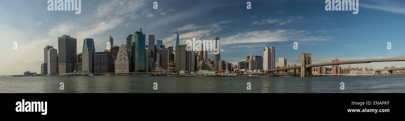 La Ciudad de Nueva York Manhattan panorama con puente de Brooklyn Foto de stock