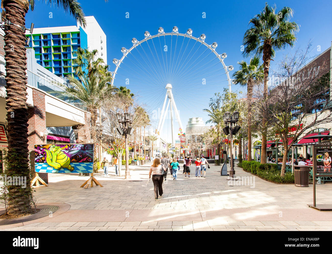 Las Vegas, el Paseo Marítimo de Linq la rueda de La Fortuna en el fondo Foto de stock