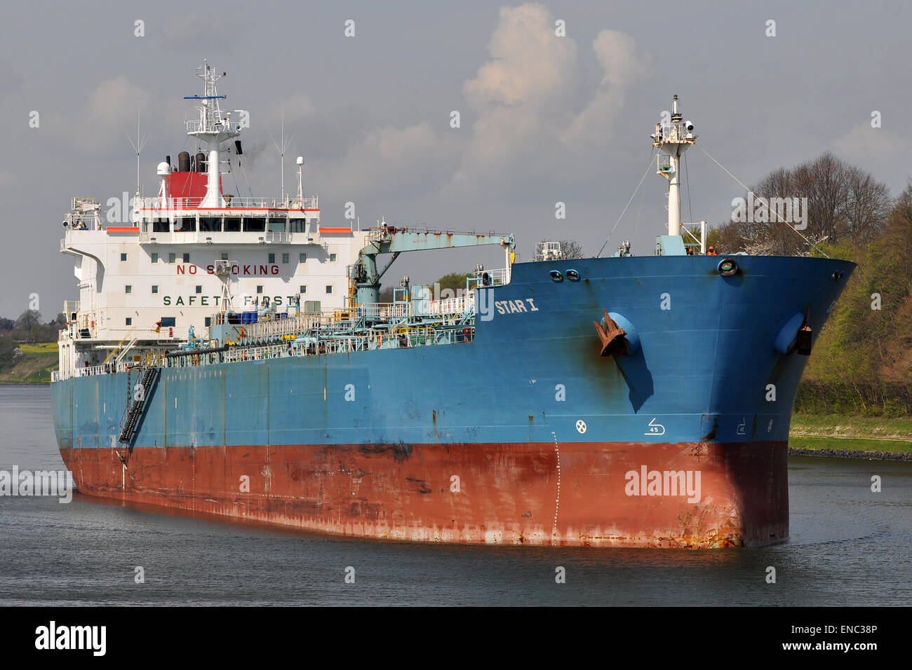 Productos químicos/Oil Tanker Star I en sentido oeste-este en el Canal de Kiel. Foto de stock
