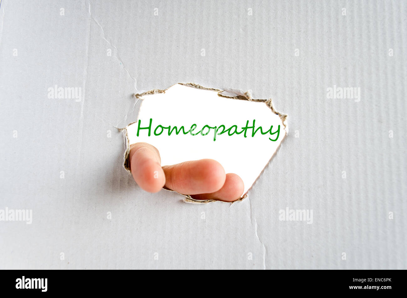 Con la mano en el fondo de cartón homeopatía concepto Foto de stock