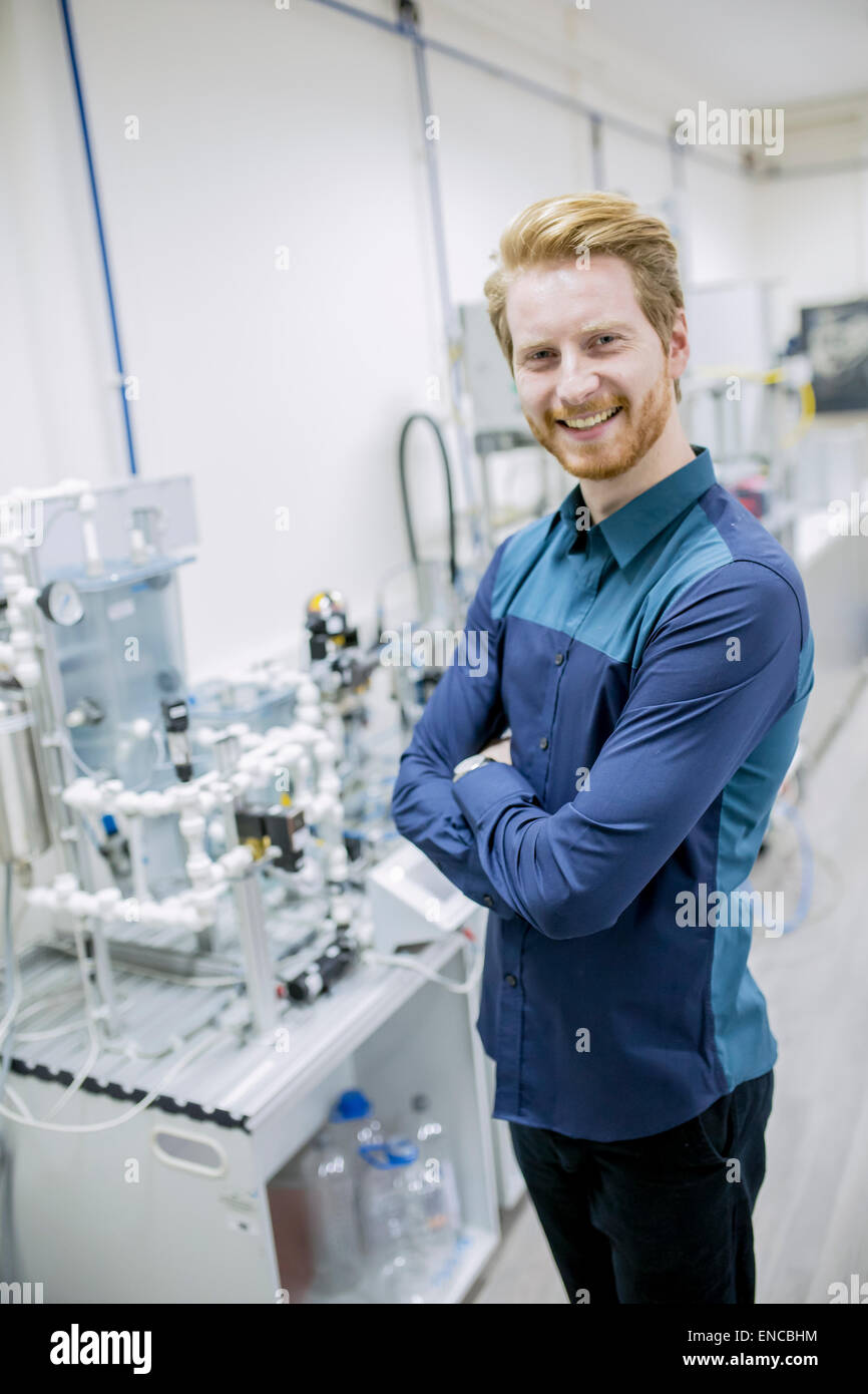 Ingeniero en la fábrica Foto de stock