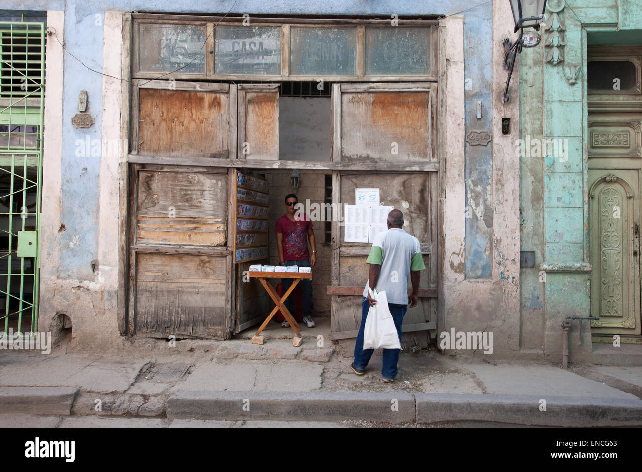 Oficinas De Dhl En La Habana Cuba Negocios en cuba fotografías e imágenes de alta resolución - Alamy