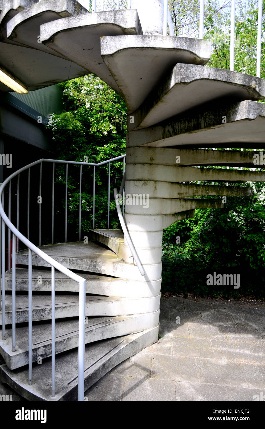 Volverse El cuarto sentido Escalera de caracol de concreto fotografías e imágenes de alta resolución -  Alamy
