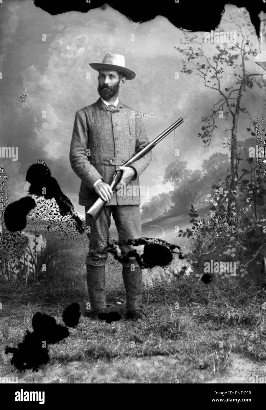 Hombre Comprando Ropa De Caza Foto de archivo - Imagen de caza, estante:  222396494