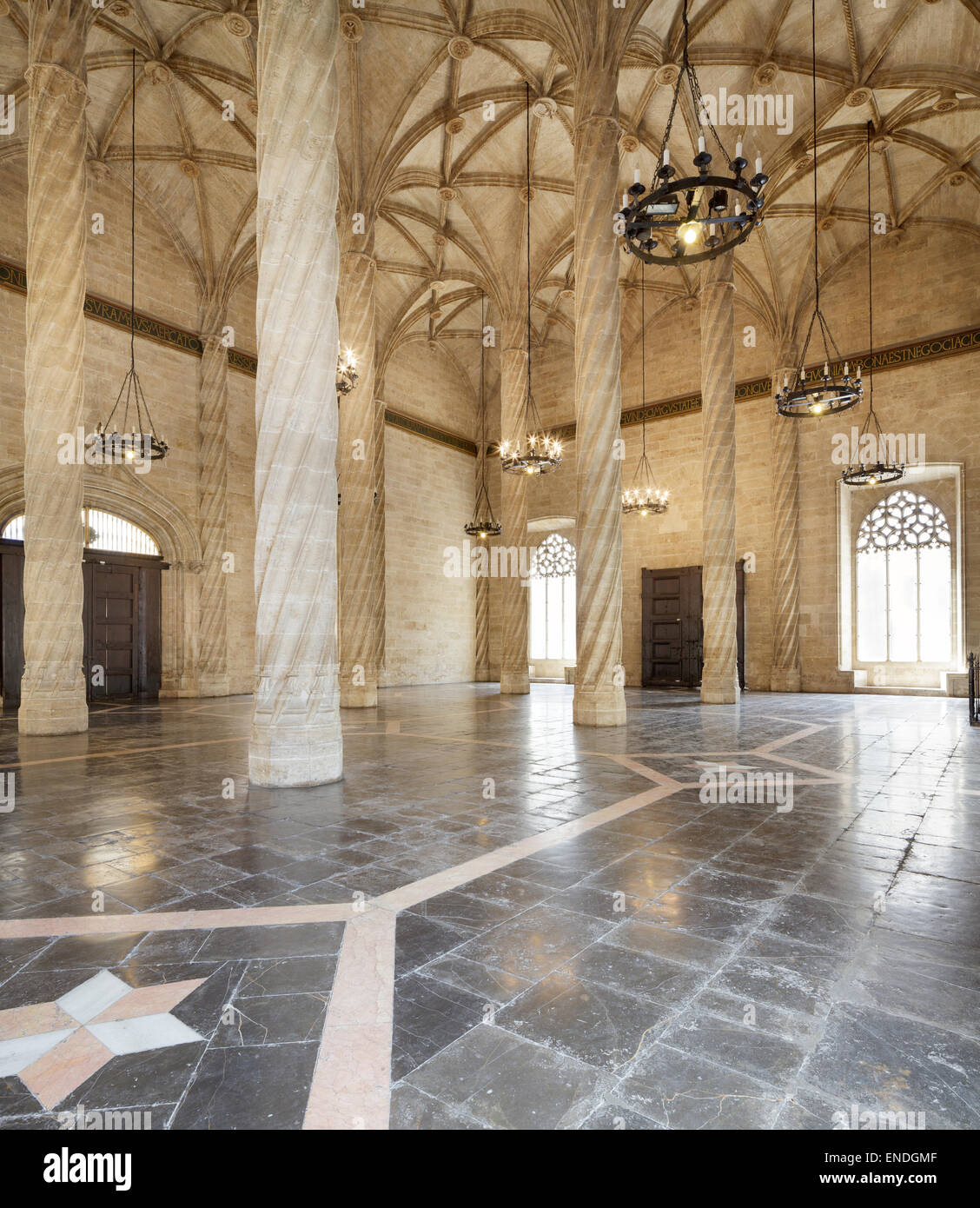 La Sala de las columnas en la Lonja de la Seda, Valencia, España Foto de stock