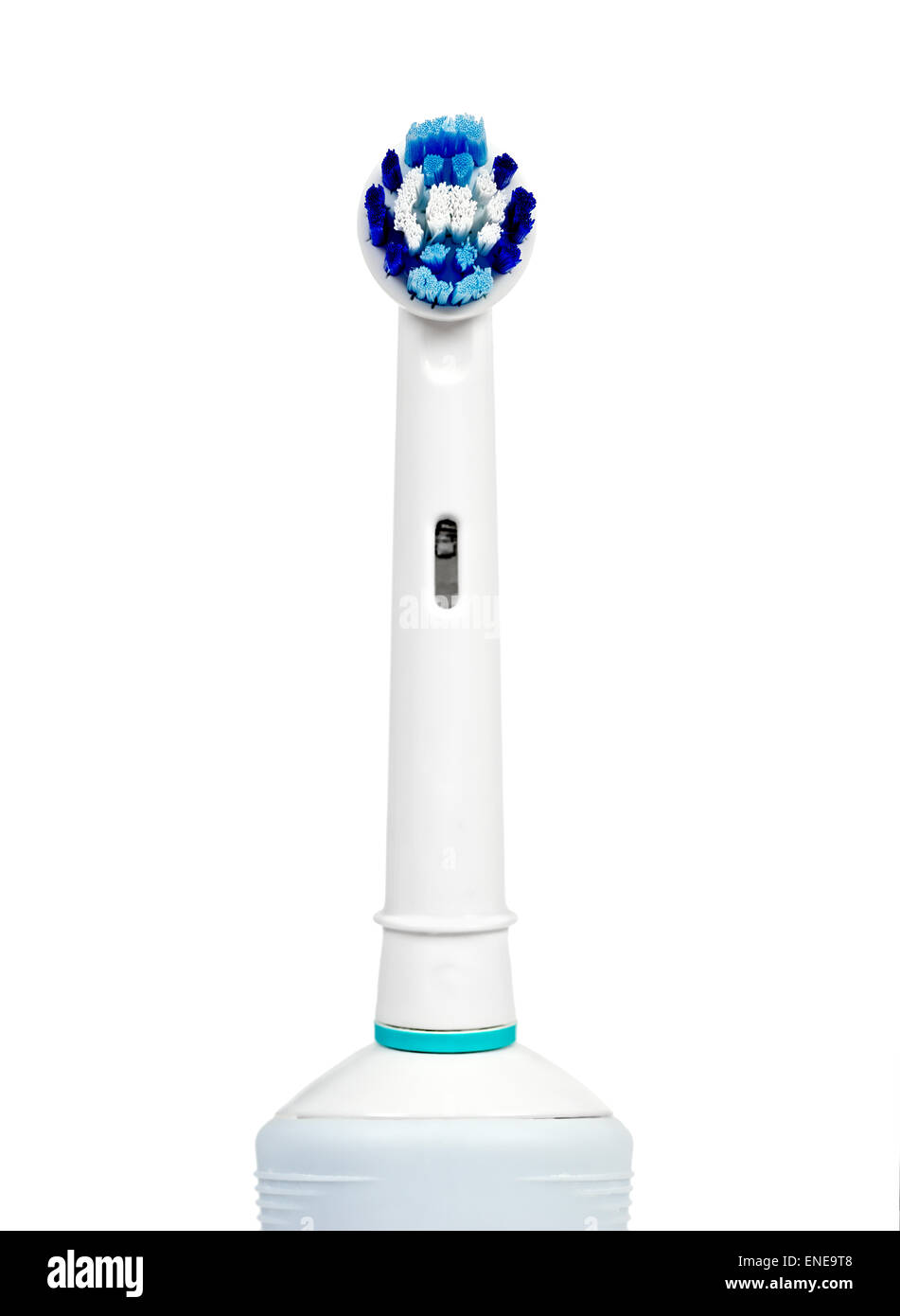 Cepillo dental eléctrico en el baño, sobre un fondo blanco aislado Foto de stock