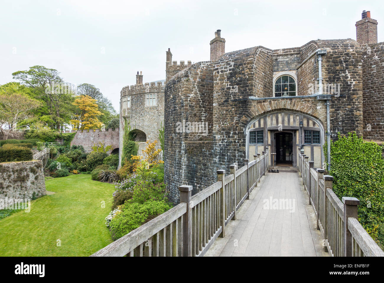Walmer Castle tratar foso herencia Inglesa Kent UK Foto de stock