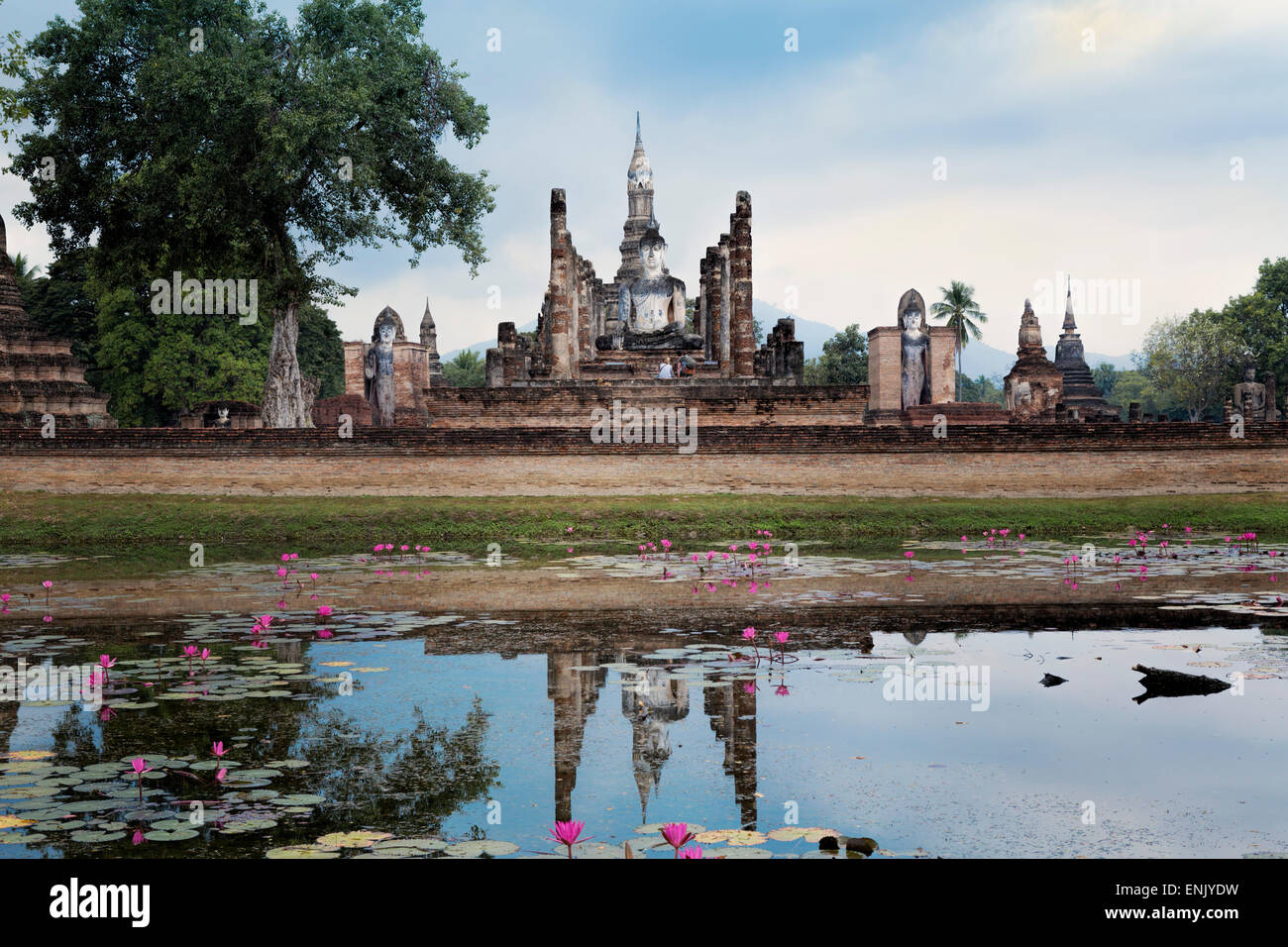 Un Buda de la era de Sukhothai Wat Mahathat, el Parque Histórico de Sukhothai, Patrimonio Mundial de la UNESCO, Tailandia, el sudeste de Asia, Asia Foto de stock