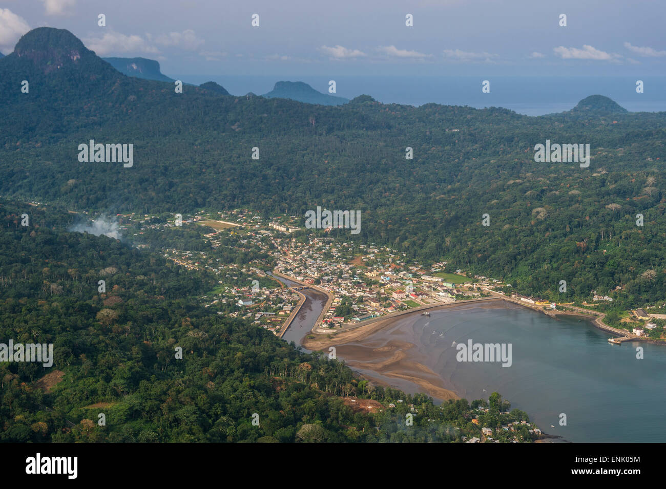 Vista aérea de la Reserva de la Biosfera por la UNESCO, Príncipe, Santo Tomé y Príncipe, el Océano Atlántico, África Foto de stock