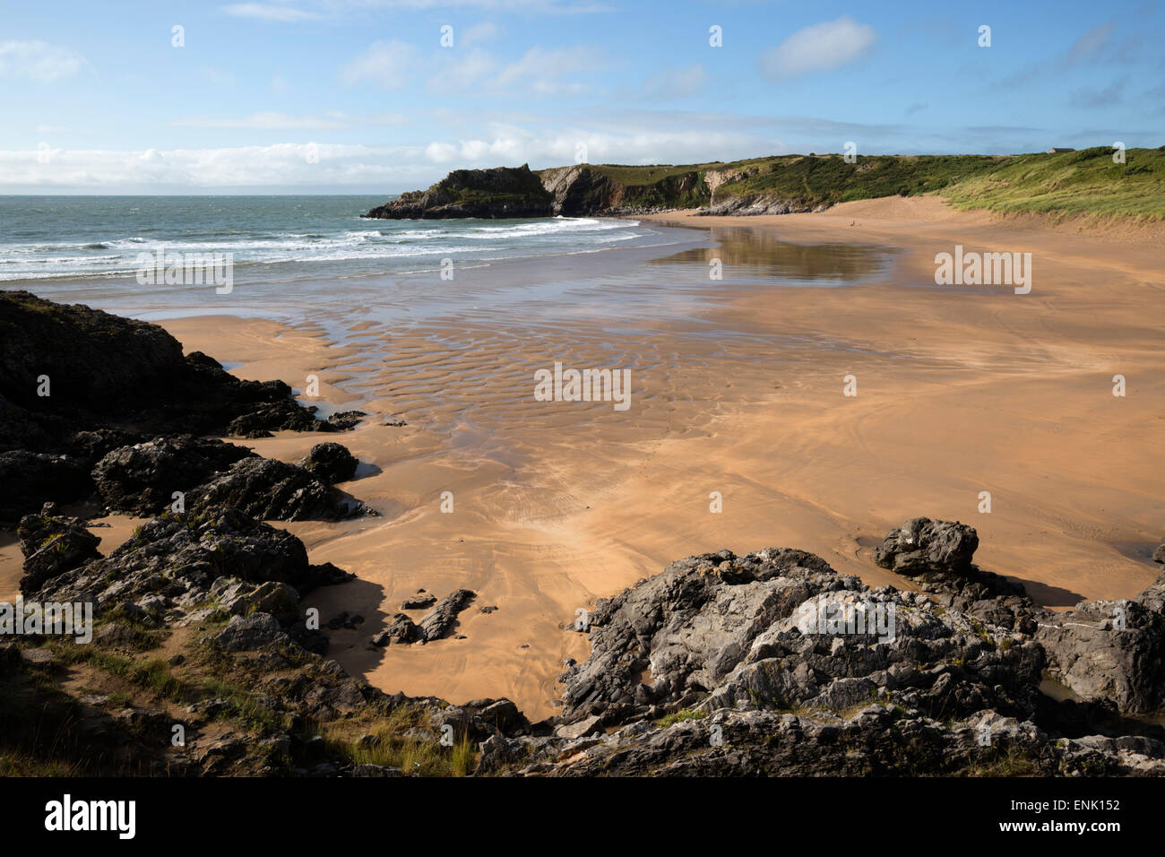 Amplia playa Paraíso, cerca de Stackpole, Parque Nacional de la costa de Pembrokeshire, Pembrokeshire (Gales, Reino Unido, Europa Foto de stock