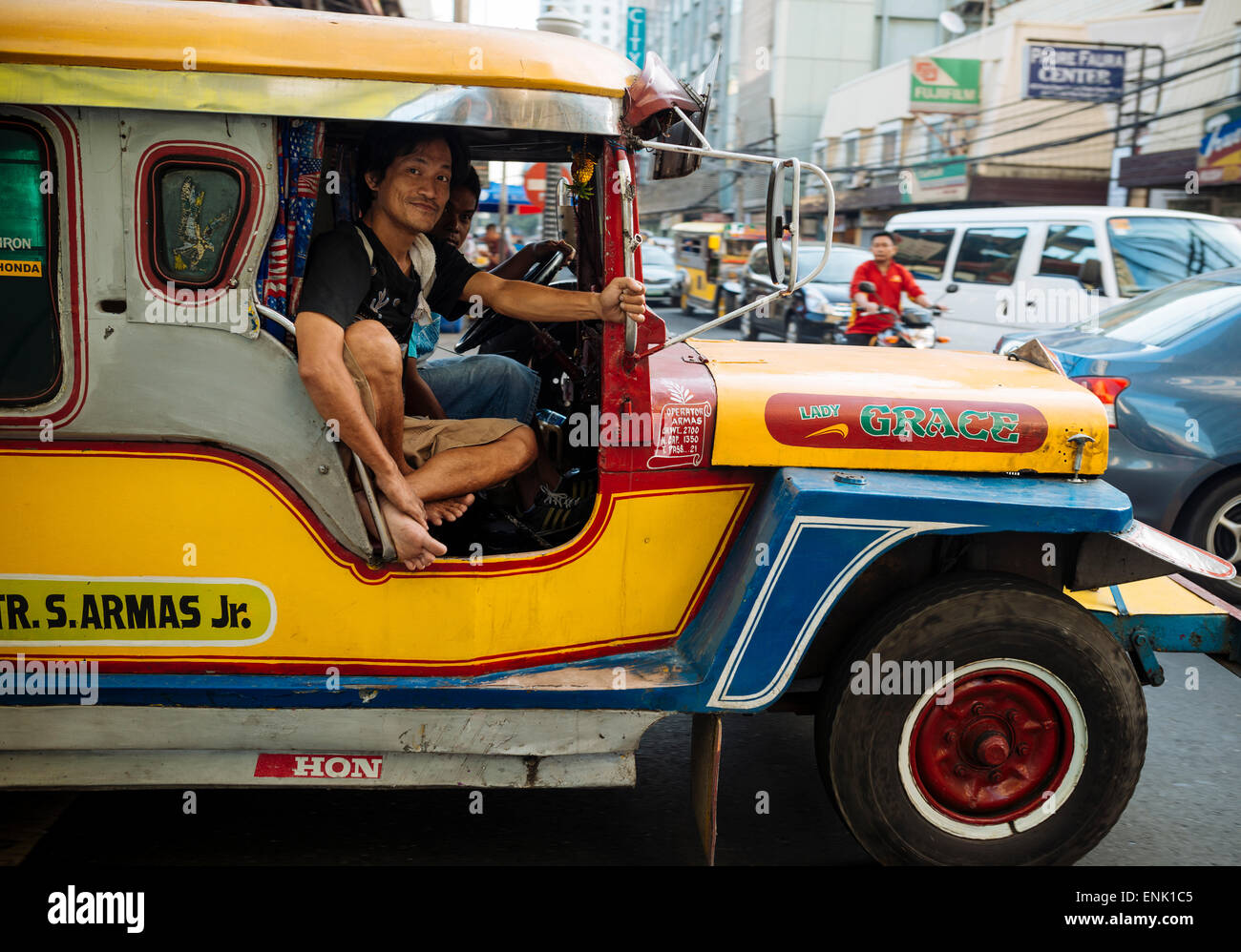 Jeepney el tráfico en el centro de Manila, Filipinas, el sudeste de Asia, Asia Foto de stock