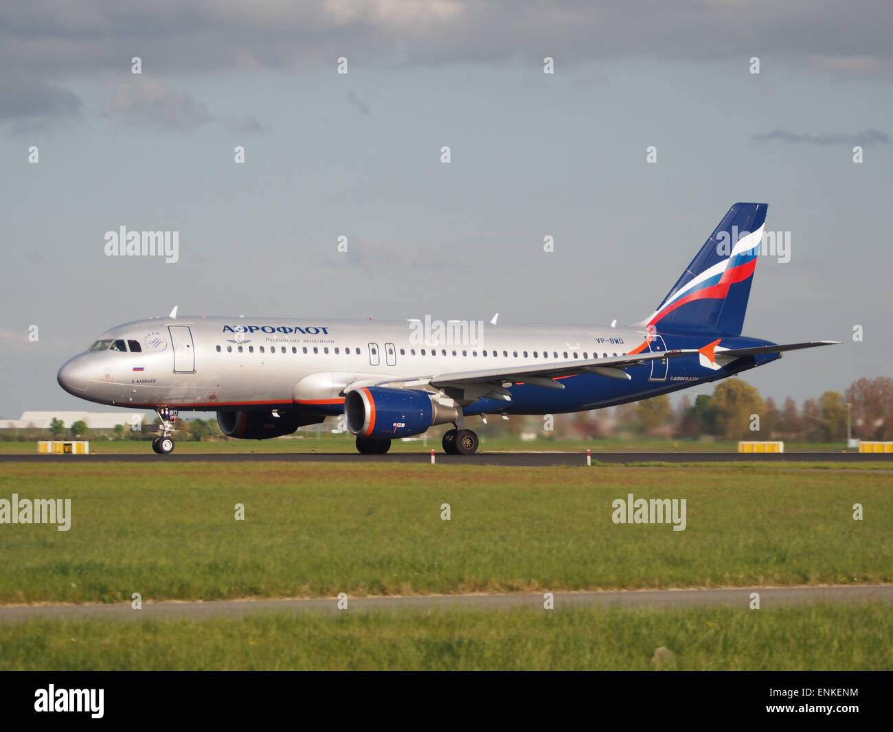 VP-BWD "Aeroflot - las líneas aéreas rusas" Airbus A320-214 de despegue de Polderbaan, Schiphol (AMS - EHAM) al atardecer Foto de stock