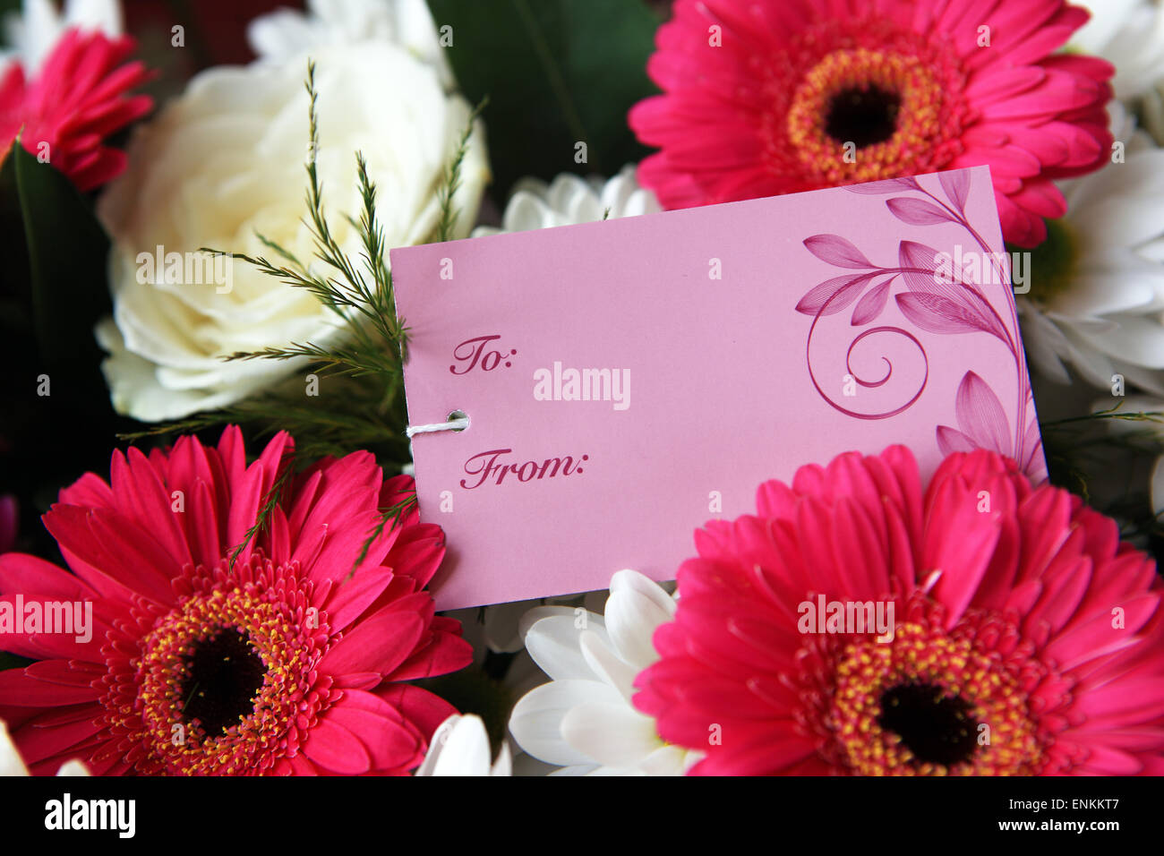 Tarjeta con ramo de flores fotografías e imágenes de alta resolución - Alamy