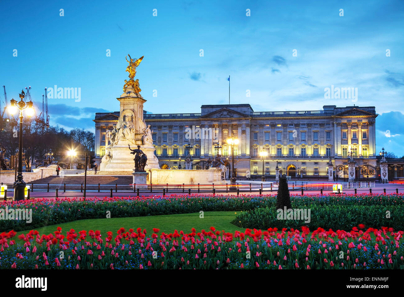 Londres - 12 de abril: el palacio de Buckingham durante la puesta de sol el 12 de abril de 2015 en Londres, Reino Unido. Foto de stock