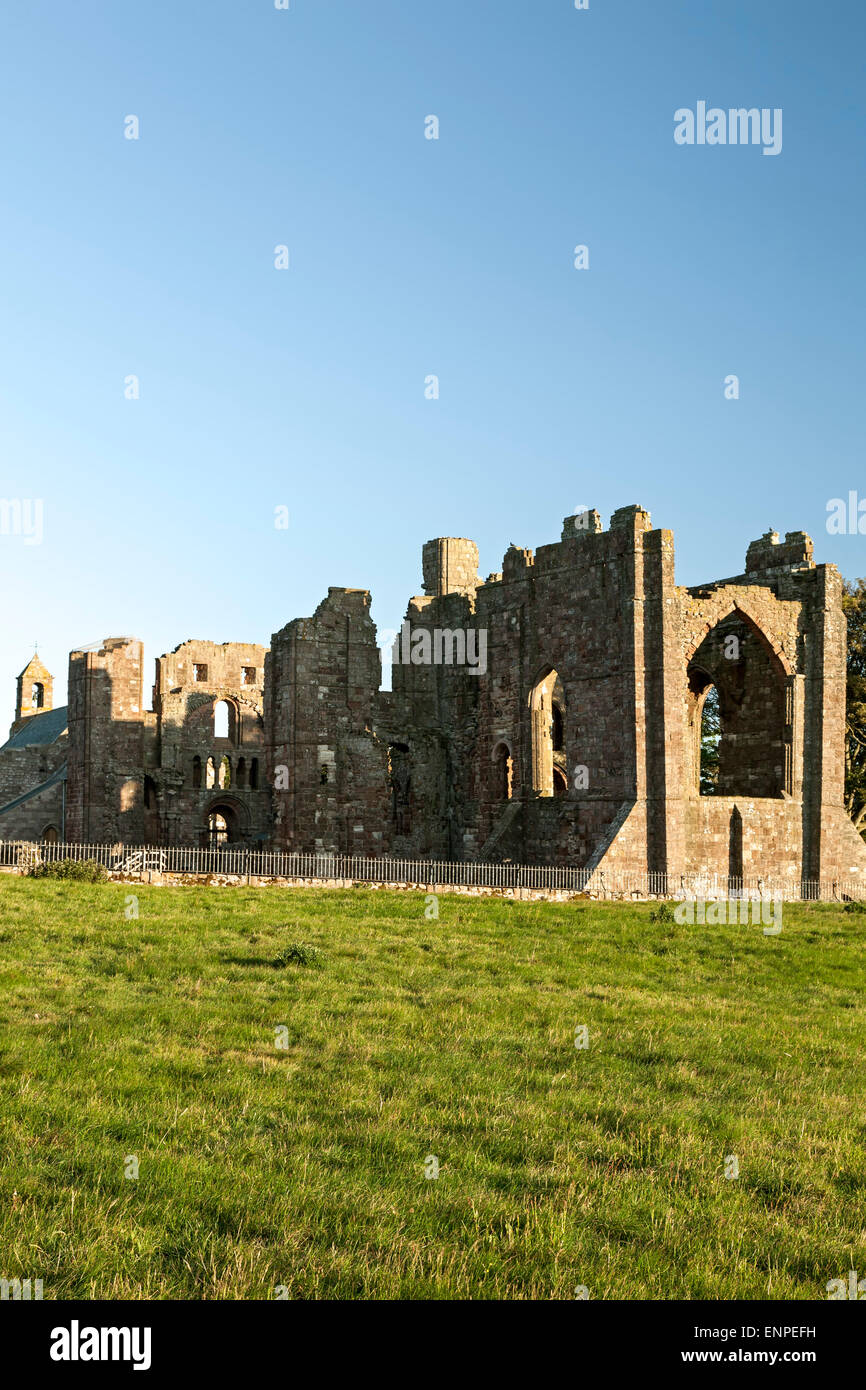 Lindisfarne Priory, Holy Island, Inglaterra, Reino Unido Foto de stock