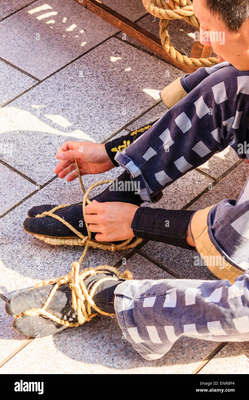 Sandalias con cordones fotografías e imágenes de alta resolución - Alamy