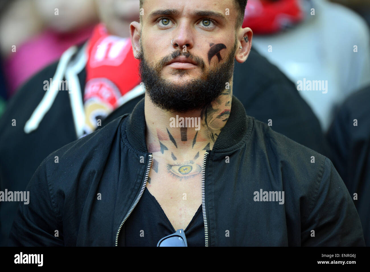 Fútbol aficionado partidario hombre macho con tatoo y tranfer facial en Johnstone's Paint 2015 Final Bristol City v Walsall Foto de stock
