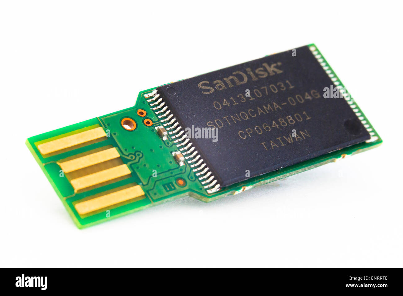 Acercamiento del chip de la unidad flash USB de SanDisk. Foto de stock