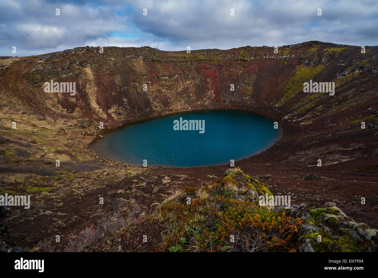 O el cráter del volcán Kerid Kerith, Grimsnes, Islandia Foto de stock