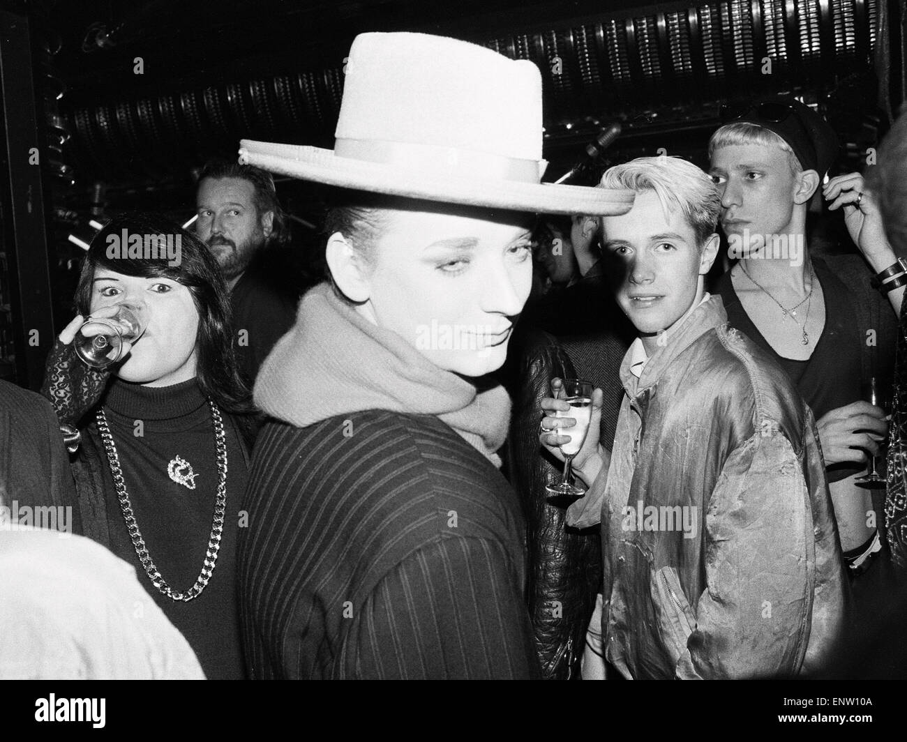 Culture Club el cantante Boy George asistir a una recepción con Radio One  DJ Janet largo. El 22 de noviembre de 1985 Fotografía de stock - Alamy