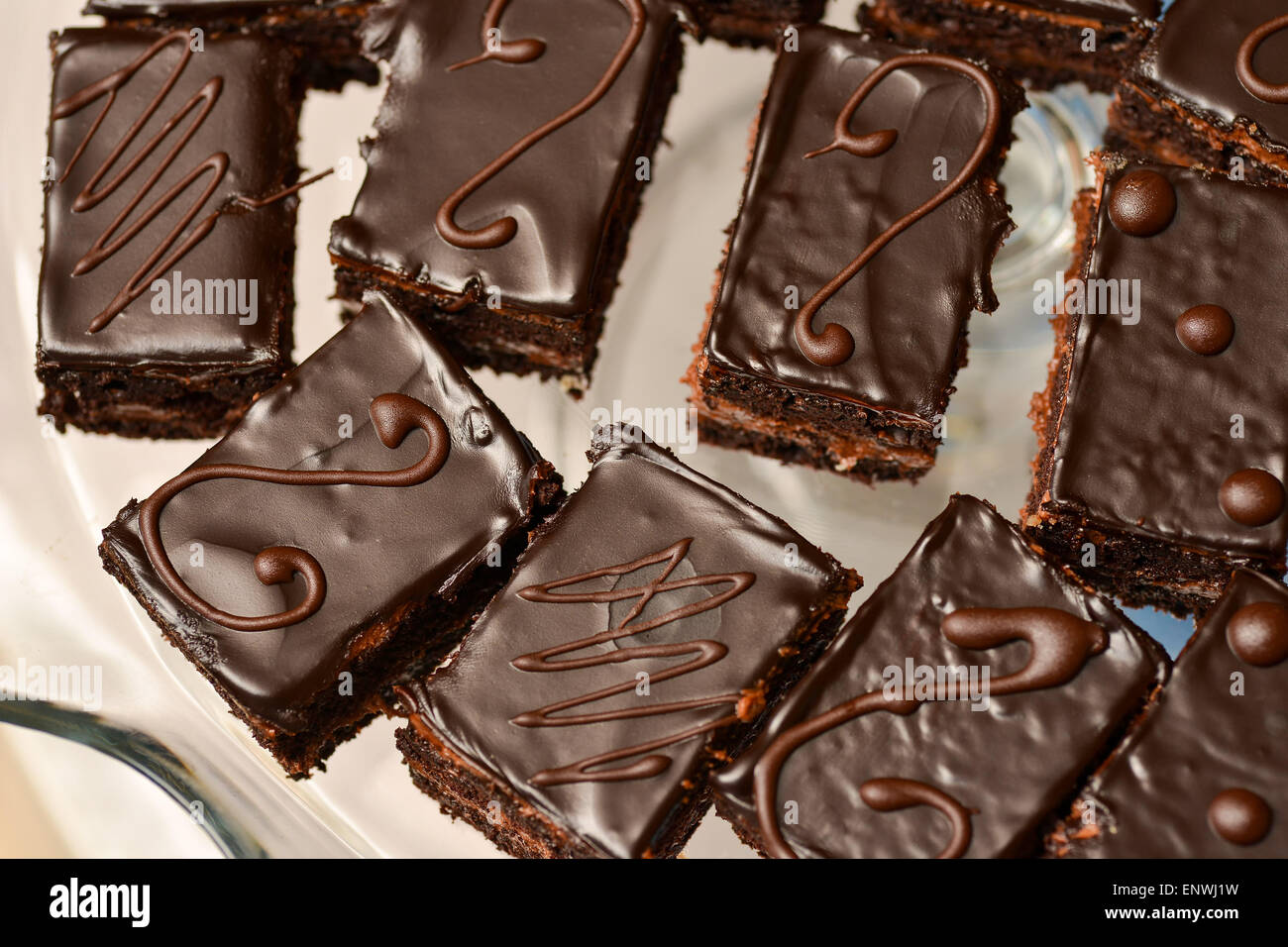 Pasteles con cobertura de chocolate Foto de stock