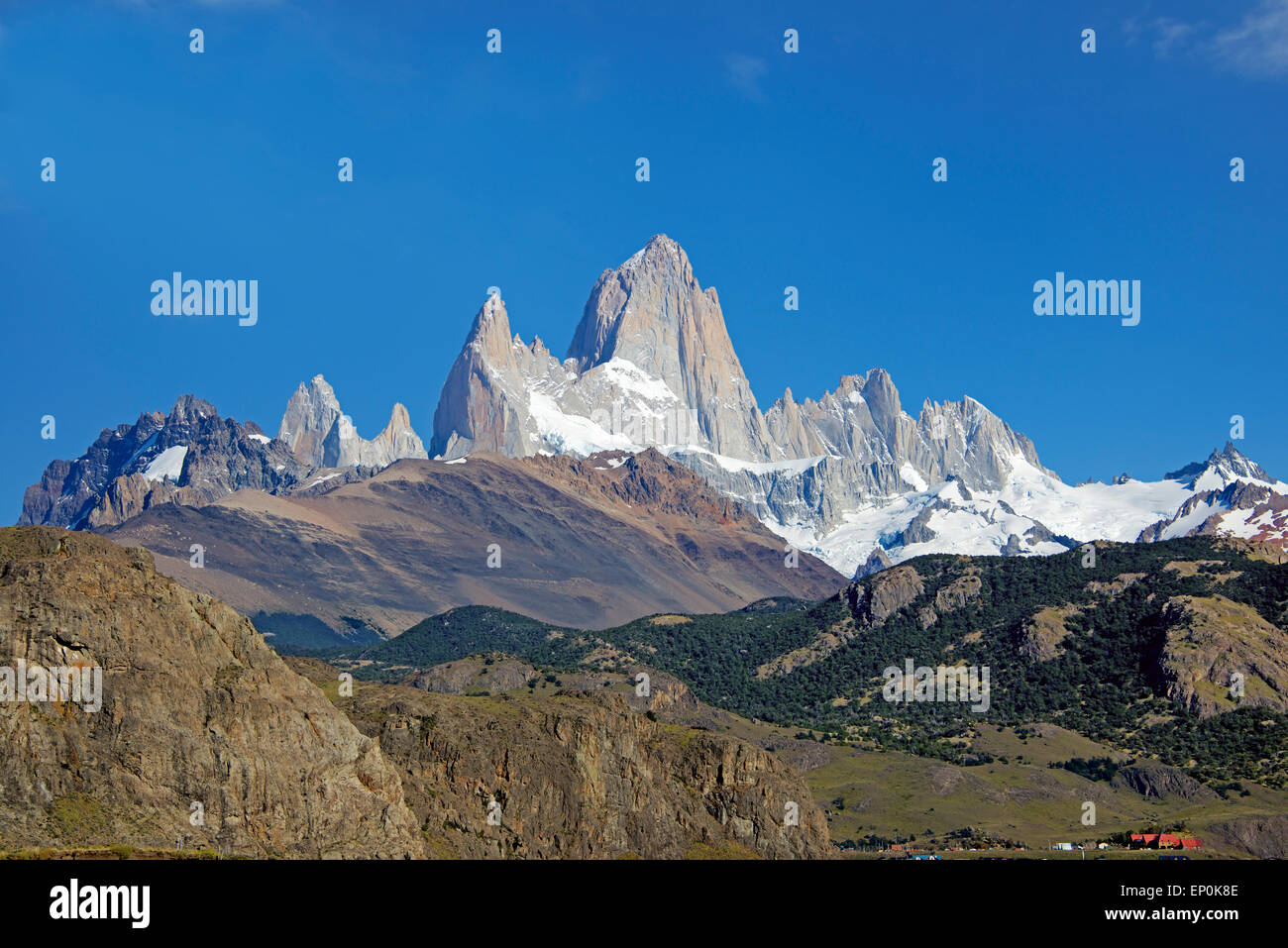 Monte Fitz Roy y el Cerro Poincenot Parque Nacional Los Glaciares de la Patagonia Argentina Foto de stock