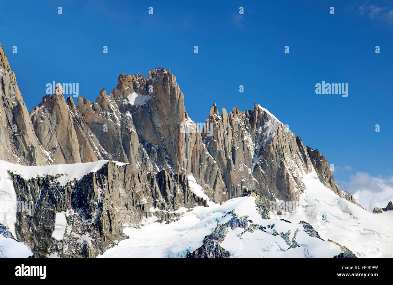 Montaje Montaje Mermoz y Guillaumet Monte Fitz Roy oscila el Parque Nacional Los Glaciares de la Patagonia Argentina Foto de stock