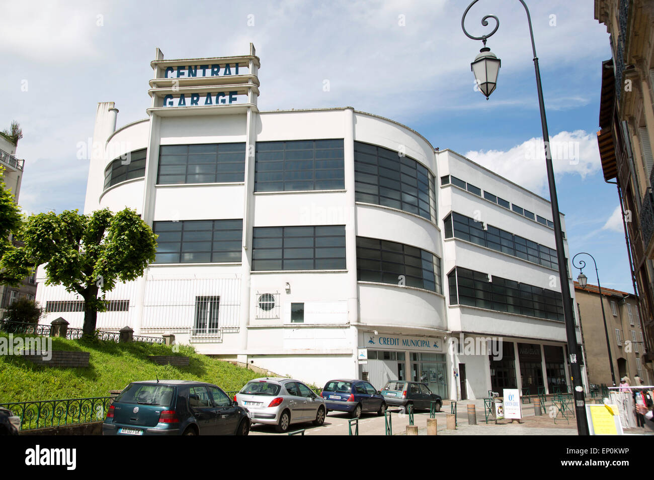 Garaje central de Limoges en Francia. Blanco arquitectura Art Deco construido en 1934. Foto de stock