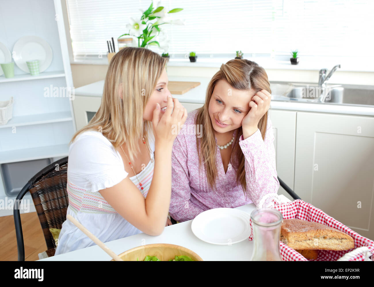 Жена пущена подругу. Мне бы одну ночь безумных танцев с подругами и я снова примерная мама. Девушка откармливает подругу. Жена пущена подругу. Жена пущена подругу.