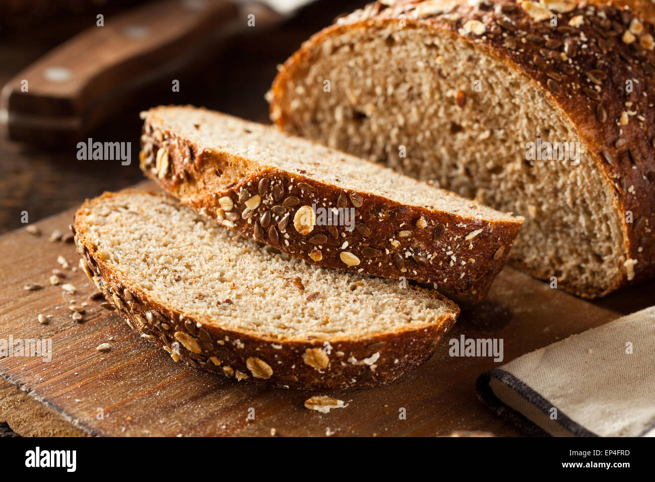Pan integral casero orgánico listo para comer Foto de stock