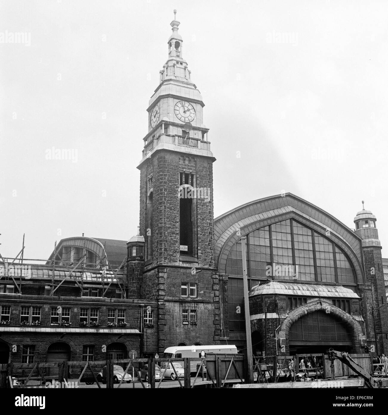 Die aktuelle Schaubude, Unterhaltungsshow, Deutschland 1965, Hamburg Hauptbahnhof. Foto de stock