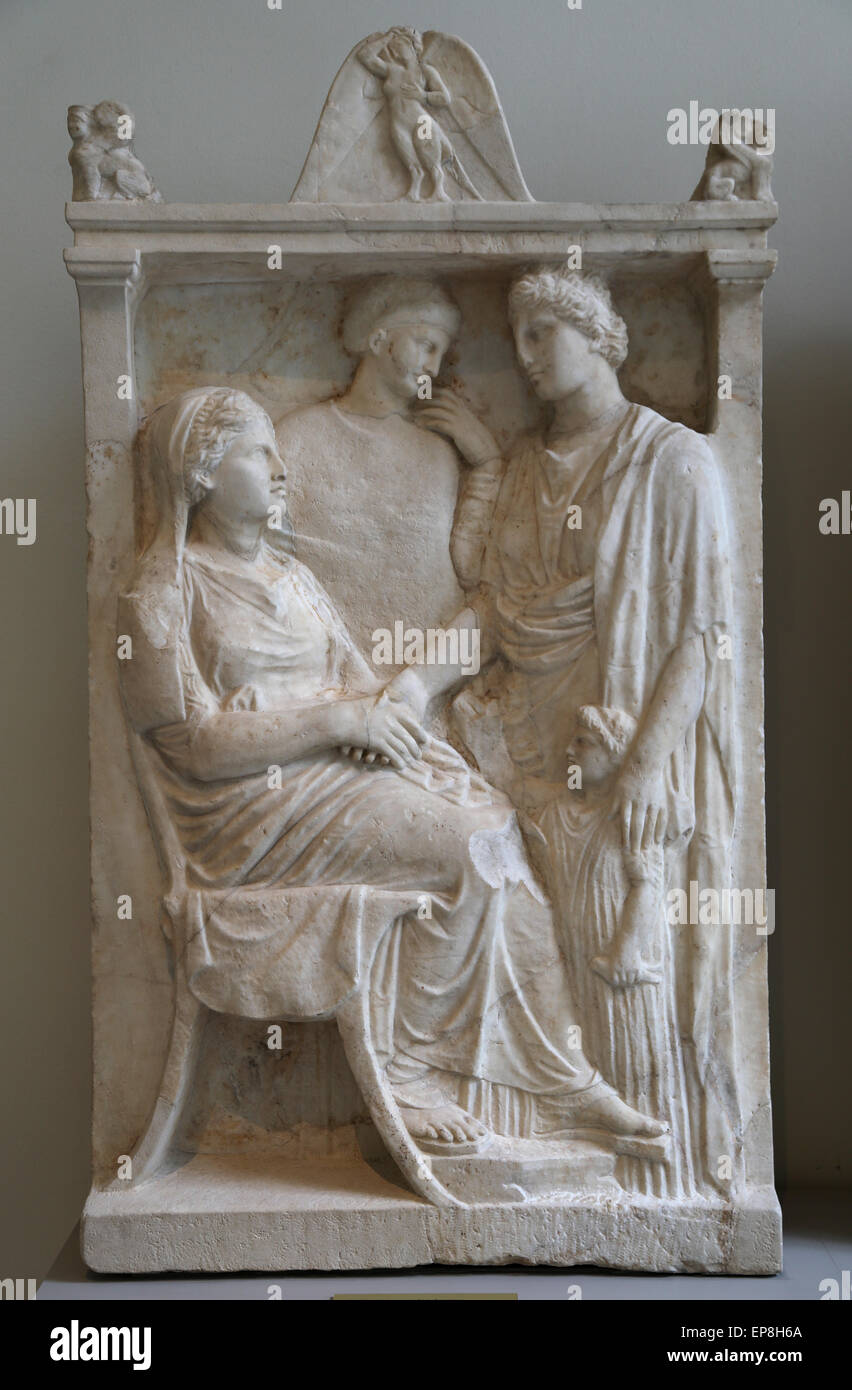 Estela de mármol de una mujer. Griego Ático, ca. 375-350 B.C. Foto de stock