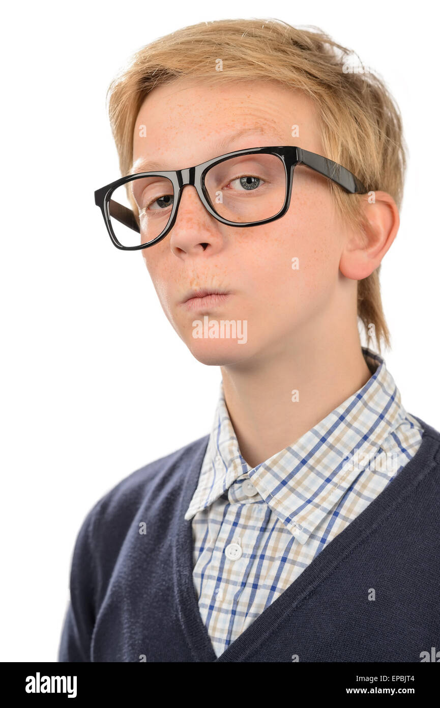 Adolescente grave nerd niño usando gafas geek Fotografía de stock - Alamy