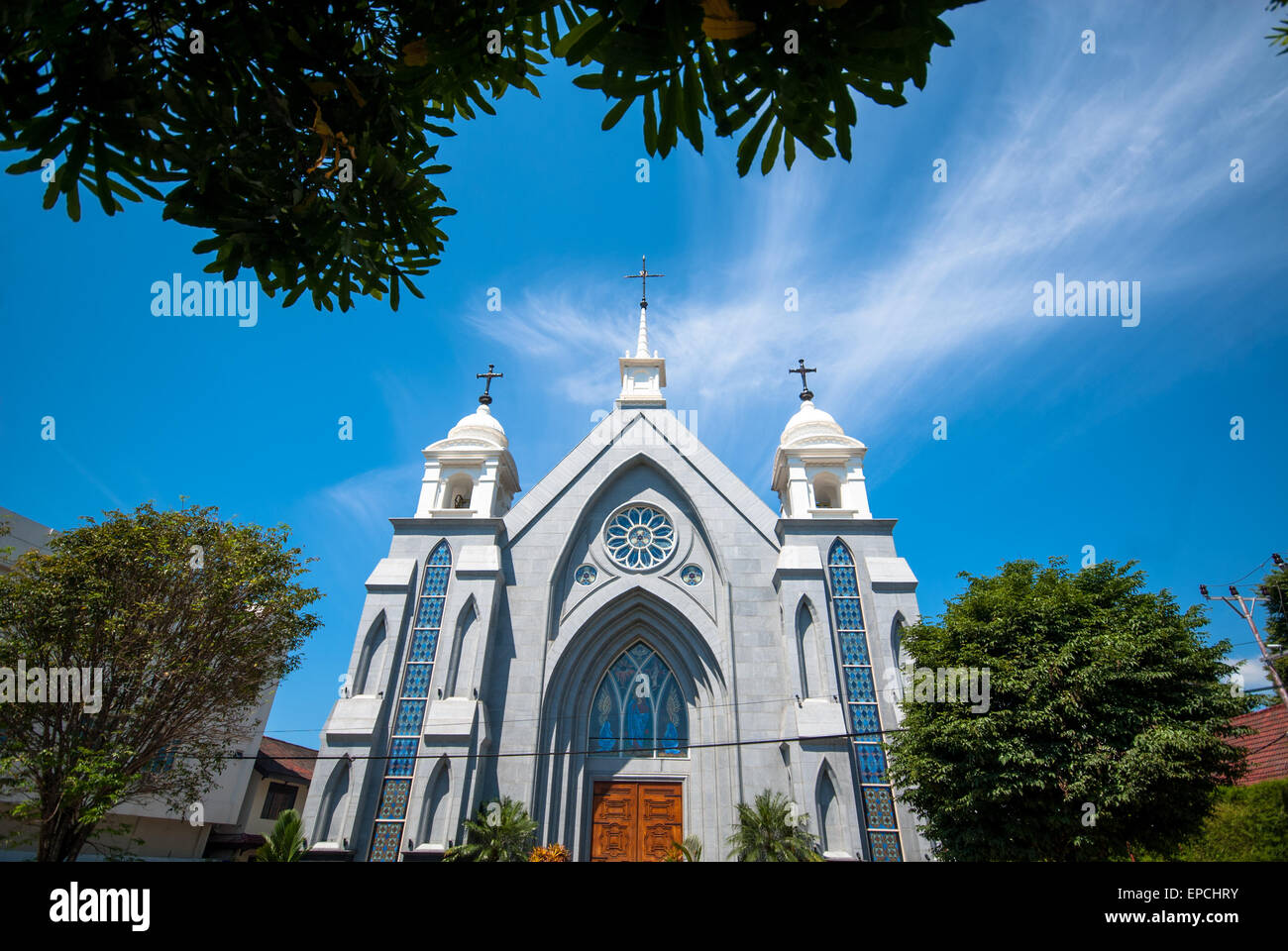 Iglesia en el centro de la ciudad de Manado, Sulawesi, Indonesia Foto de stock