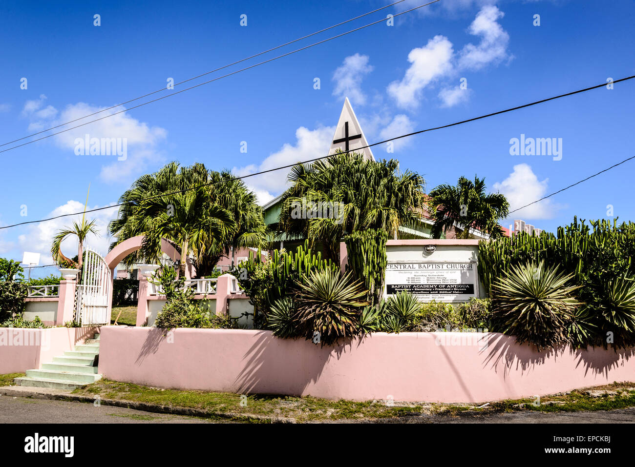La Iglesia Bautista Central y Academia Bautista de Antigua, Saint John's,  Antigua Fotografía de stock - Alamy