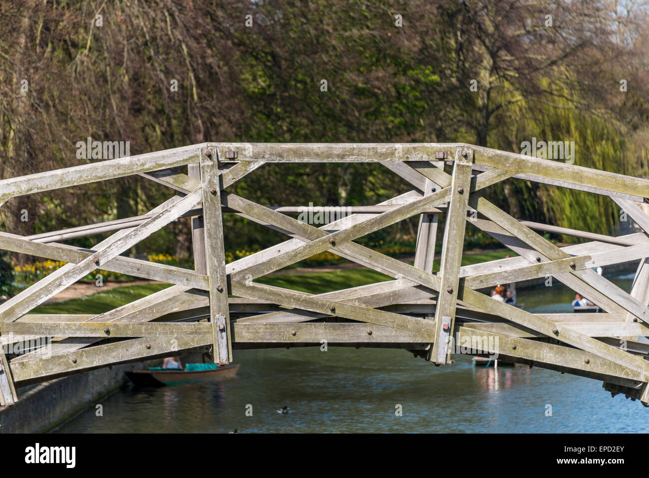 El Puente Matemático en Cambridge, oficialmente el puente de madera cruza el río Cam dentro de Queens' College Foto de stock