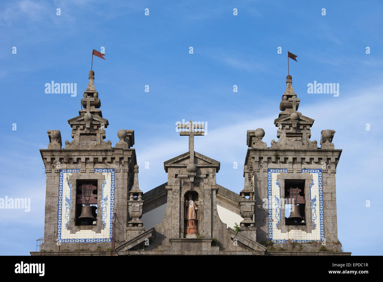 Iglesia de San Ildefonso (Igreja de Santo Ildefonso) campanarios en Porto, Oporto, Portugal, de estilo barroco, del siglo xviii arachîta Foto de stock