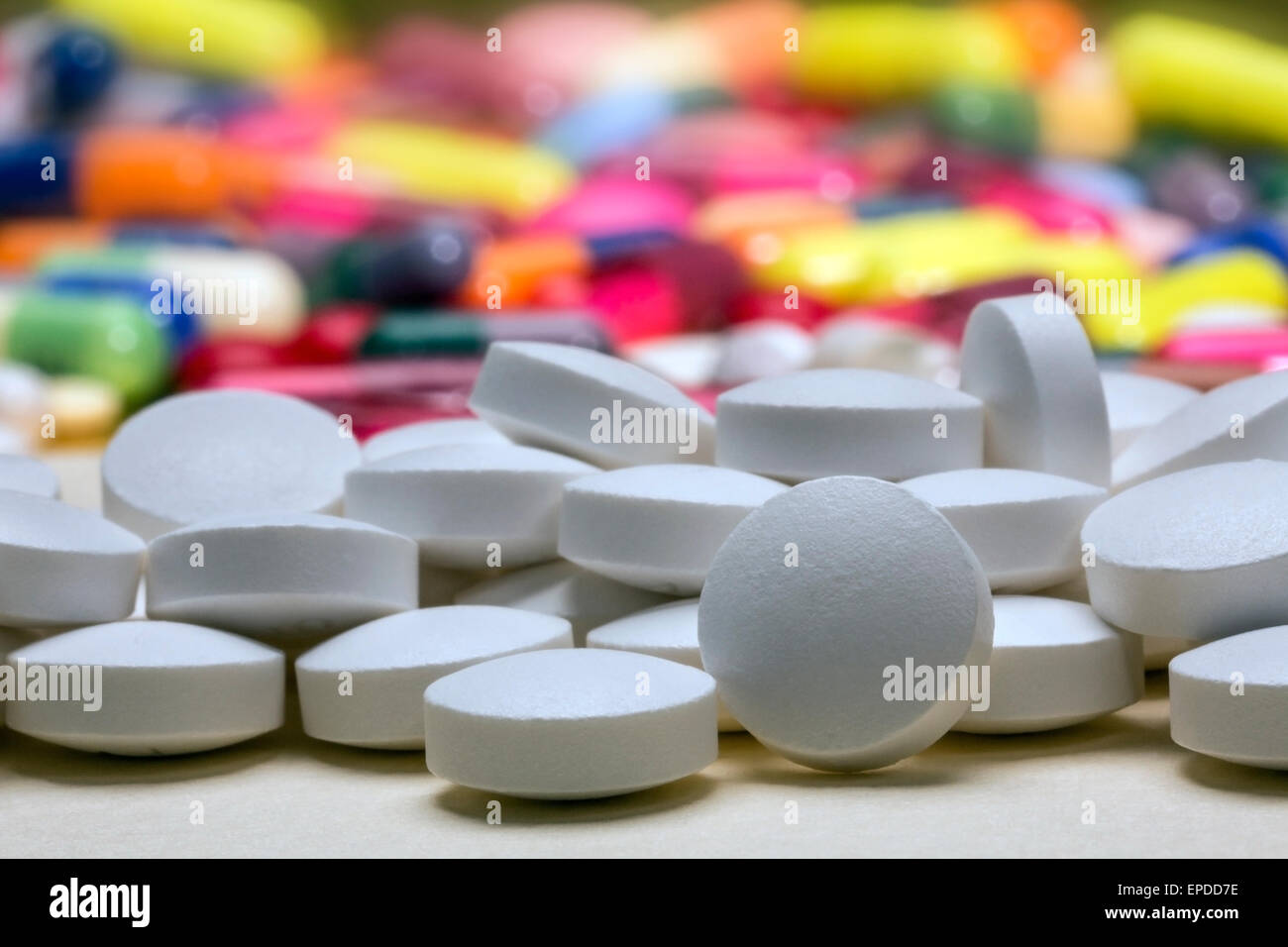 Medicina - píldoras y tabletas utilizadas en el tratamiento de las enfermedades. Foto de stock