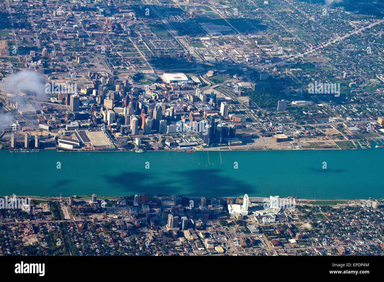 Vista aérea de Detroit, Michigan con Río Detroit. Foto de stock